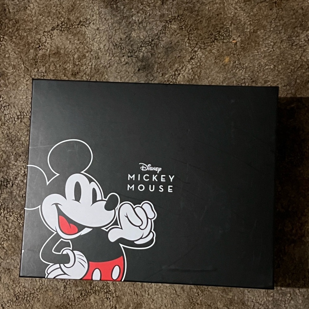 NEW Disneys Mickey Mouse 2 Piece Gift Set with Mini Bag and Keychain - Picture 2 of 6